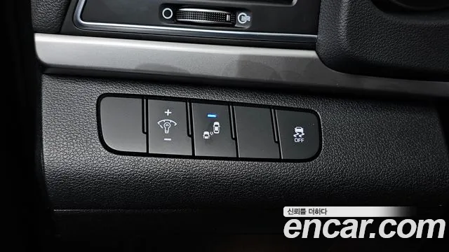 Hyundai Avante 2016 thumb 3