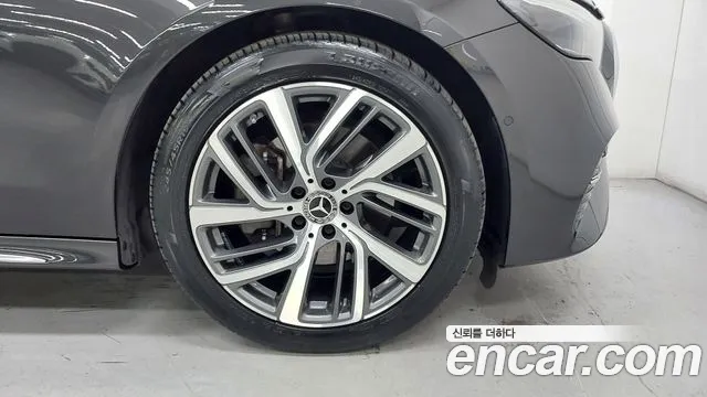 Mercedes-Benz E-Class 2024 thumb 8