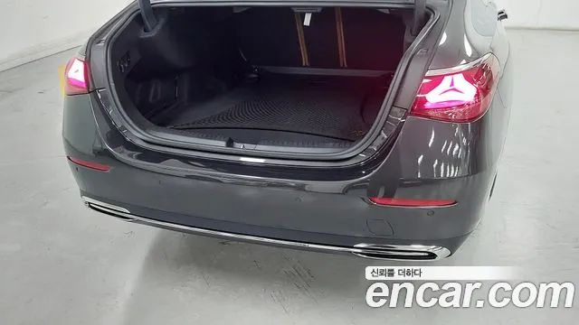 Mercedes-Benz E-Class 2024 thumb 9