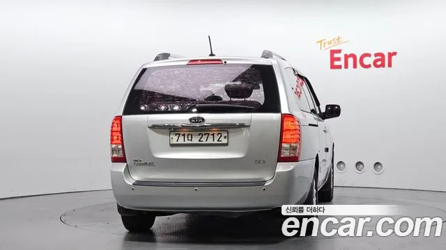 Kia Canival 2011 thumb 8
