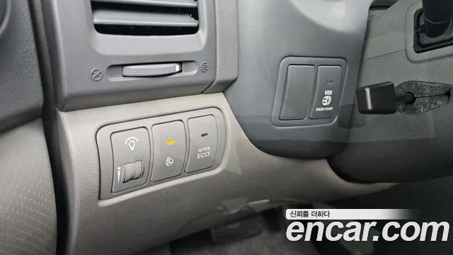 Kia Canival 2011 thumb 9