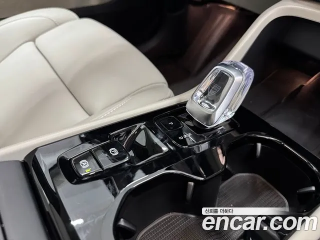 Volvo XC40 2025 thumb 5