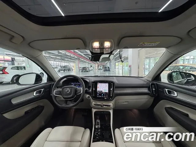 Volvo XC40 2025 thumb 2