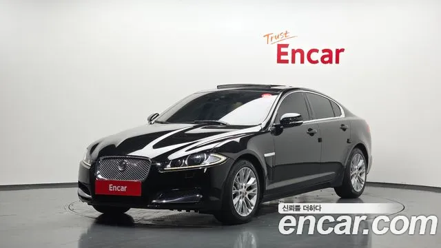 Jaguar XF 2015 thumb 10