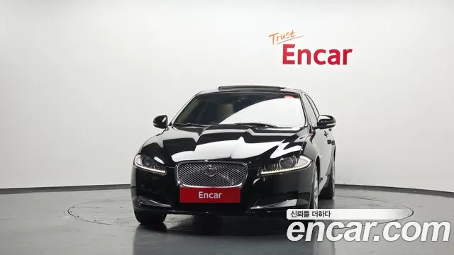 Jaguar XF 2015 thumb 8