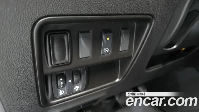 Renault QM6 2017 thumb 11
