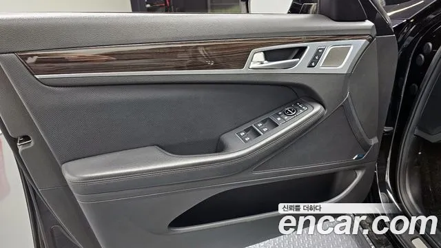 Genesis G80 2018 thumb 2