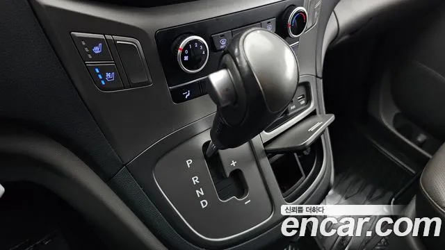 Hyundai Staria 2019 thumb 3