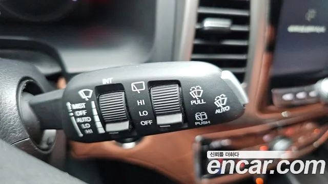 KGM Rexton 2017 thumb 9