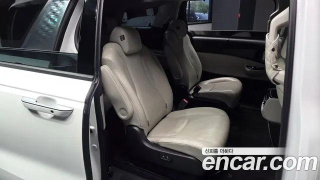 Kia Carnival 2021 thumb 10