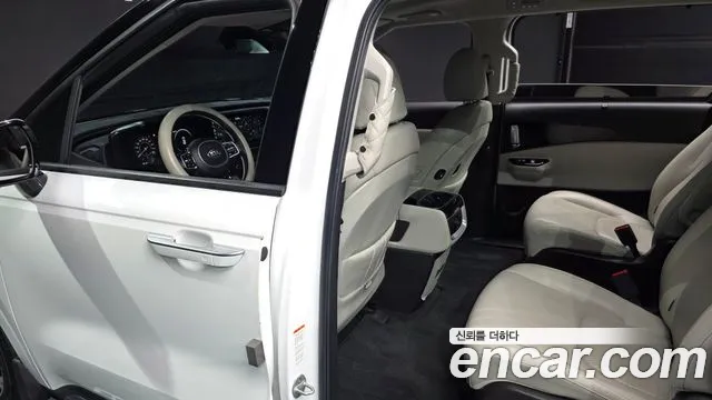Kia Carnival 2021 thumb 3