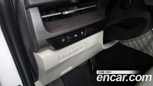 Kia Carnival 2021 thumb 4
