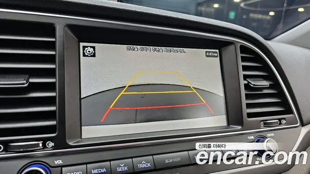 Hyundai Avante 2017 thumb 10