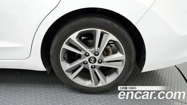 Hyundai Avante 2017 thumb 5