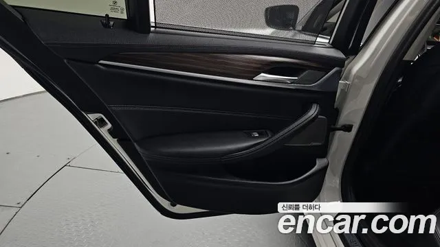 BMW 5 серии 2023 thumb 4