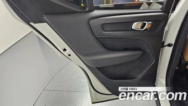 Volvo XC40 2021 thumb 7