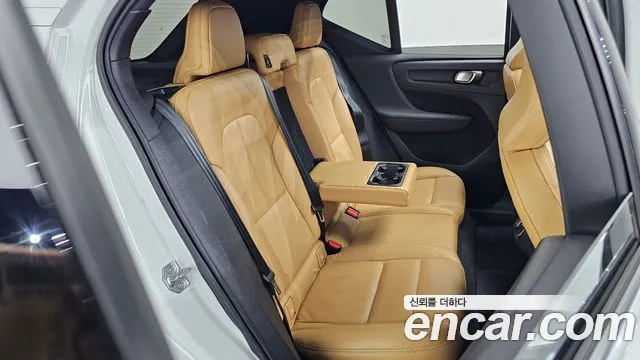 Volvo XC40 2021 thumb 3