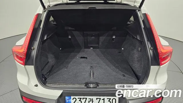 Volvo XC40 2021 thumb 10
