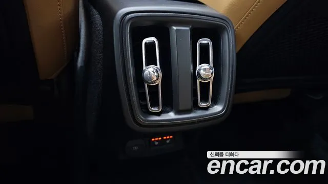Volvo XC40 2021 thumb 2
