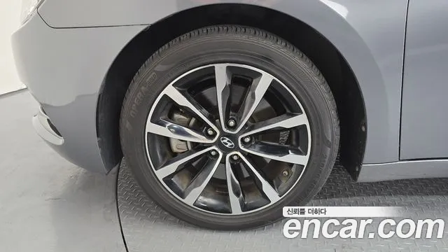 Hyundai i40 2015 thumb 11