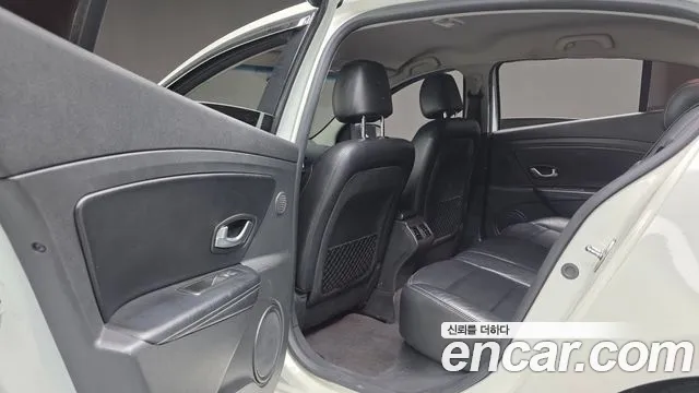 Renault SM3 2010 thumb 7