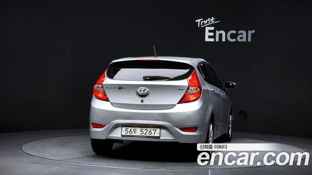 Hyundai Accent 2011 thumb 4