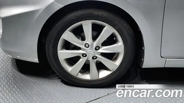 Hyundai Accent 2011 thumb 5