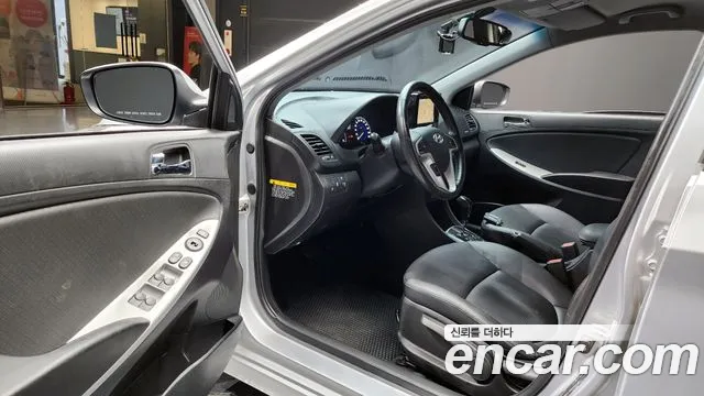 Hyundai Accent 2011 thumb 10