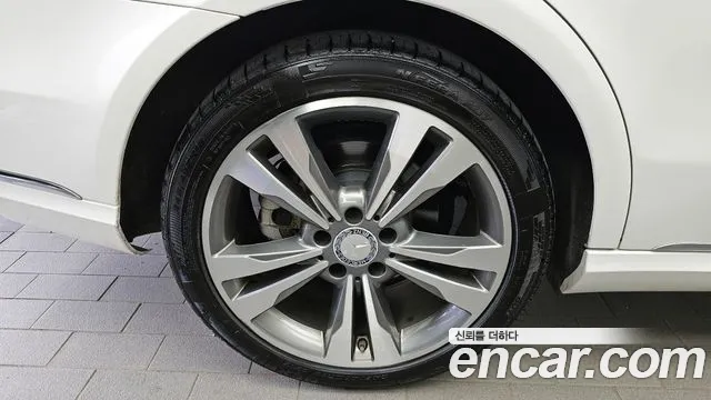 Mercedes-Benz E-Class 2015 thumb 5