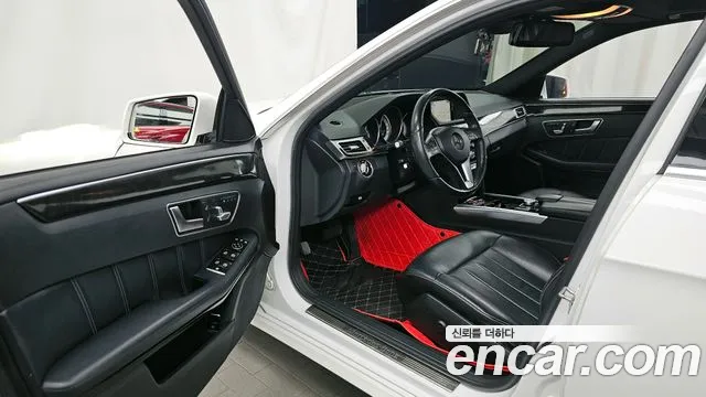 Mercedes-Benz E-Class 2015 thumb 9