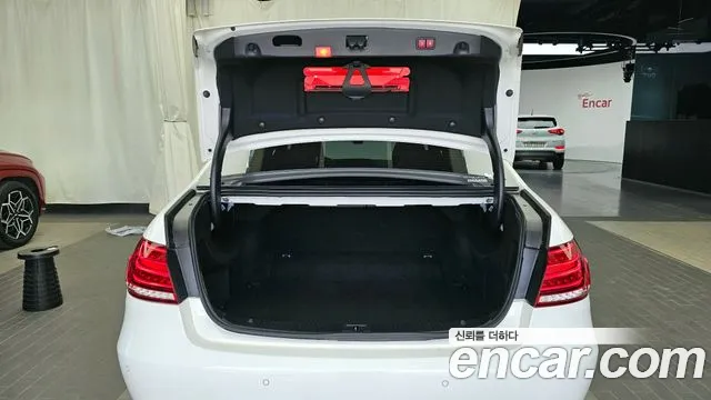 Mercedes-Benz E-Class 2015 thumb 12
