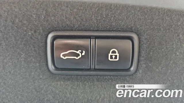 Genesis G90 2019 thumb 2