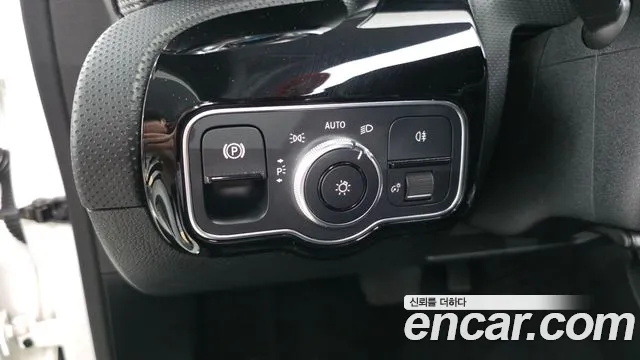 Mercedes-Benz A-Class 2021 thumb 11