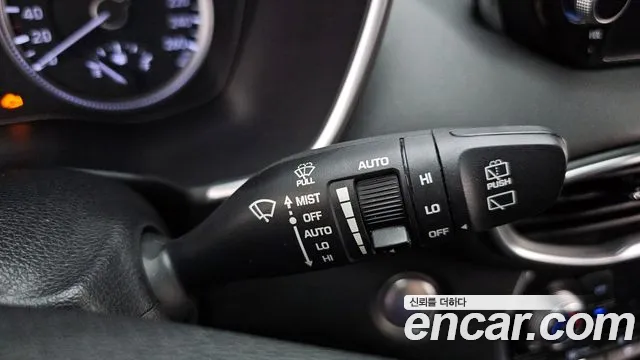 Hyundai Santa Fe 2018 thumb 3