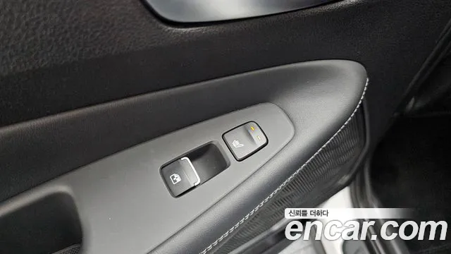 Hyundai Santa Fe 2018 thumb 2