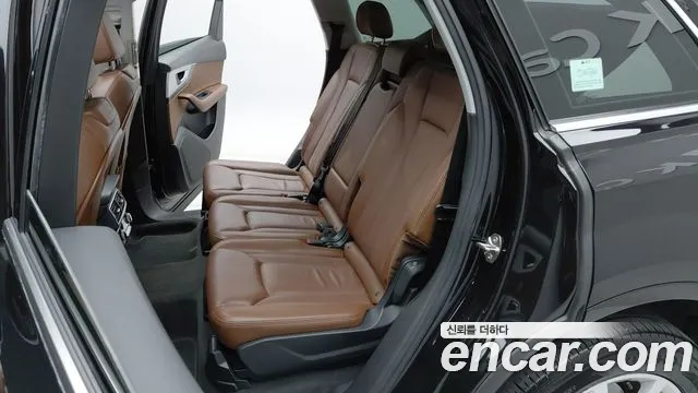 Audi Q7 2019 thumb 2