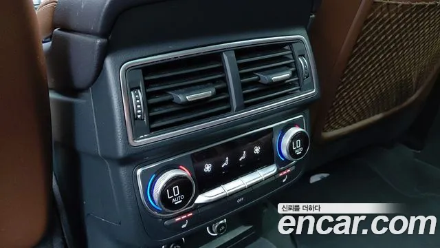 Audi Q7 2019 thumb 10
