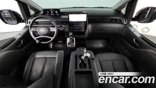 Hyundai Staria 2025 thumb 9