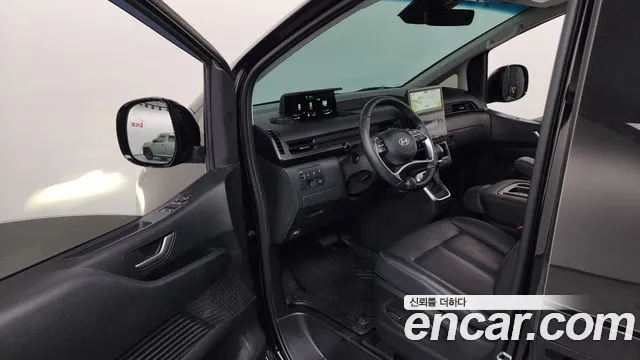 Hyundai Staria 2025 thumb 10