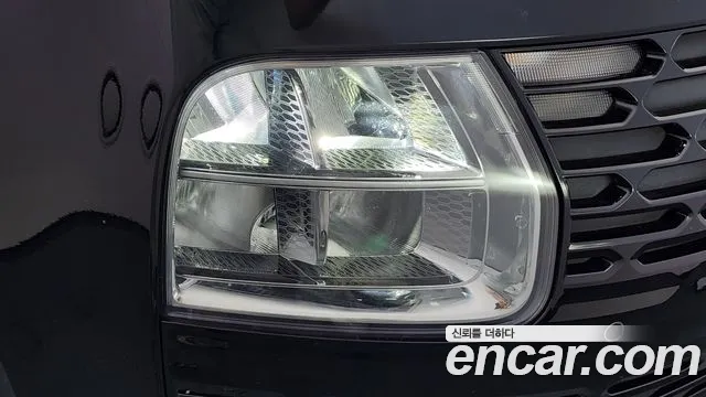 Hyundai Staria 2025 thumb 3
