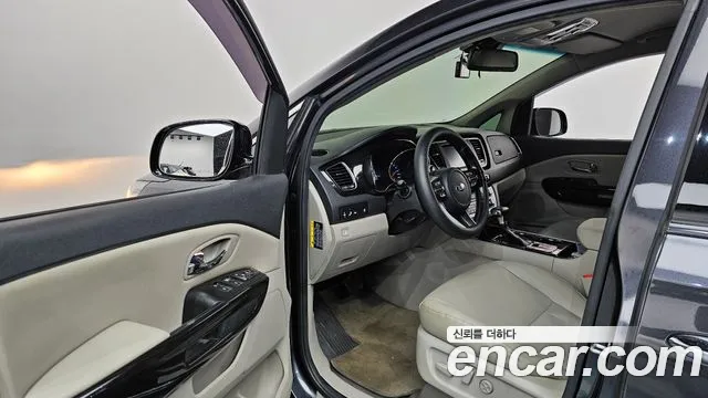 Kia Carnival 2018 thumb 11