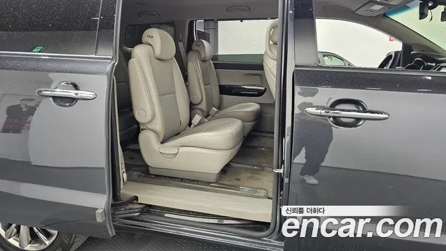 Kia Carnival 2018 thumb 2