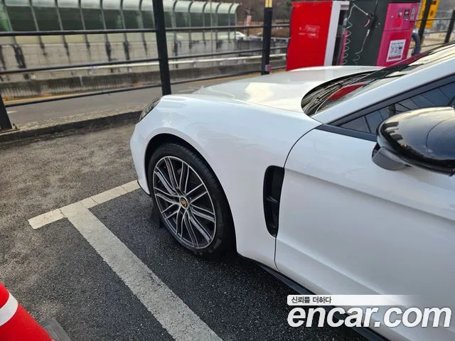 Porsche Panamera 2022 thumb 2