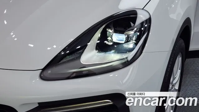 Porsche Cayenne 2020 thumb 12