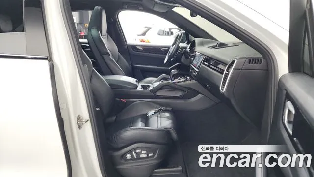 Porsche Cayenne 2020 thumb 2