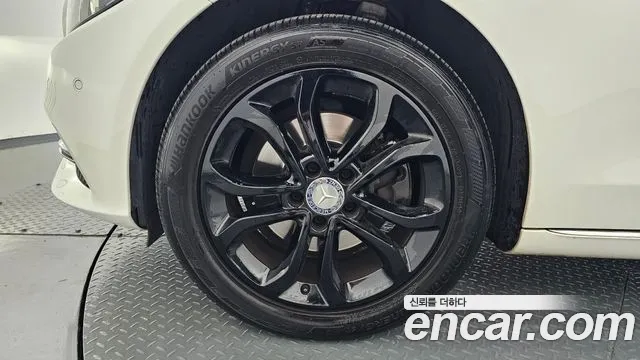 Mercedes-Benz C-Class 2015 thumb 8