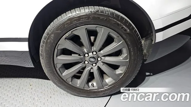 Land Rover Range Rover Velar 2023 thumb 2