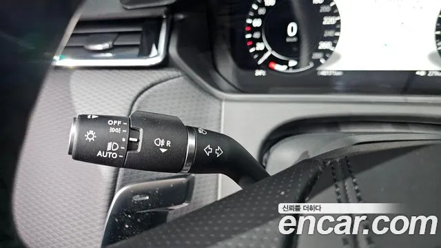 Land Rover Range Rover Velar 2023 thumb 9