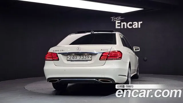 Mercedes-Benz E-Class 2013 thumb 3