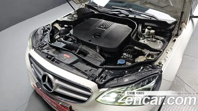Mercedes-Benz E-Class 2013 thumb 8